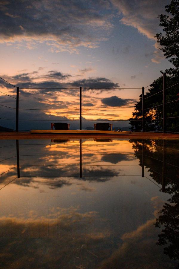Sunset Palm Lodge サン・ヒル エクステリア 写真